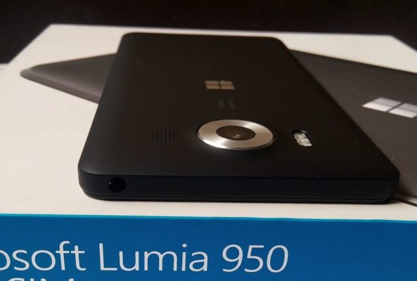 microsoft-lumia-950-top-2