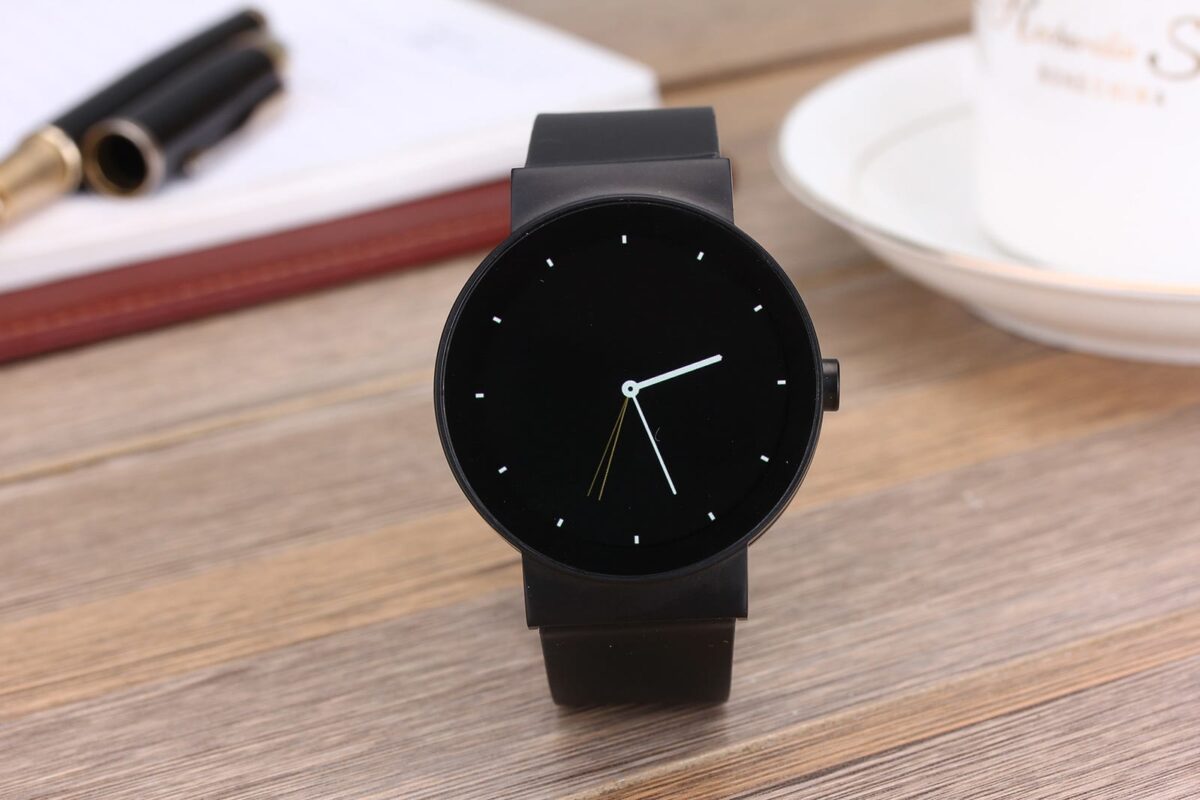 large imco cowatch affordable smartwatch