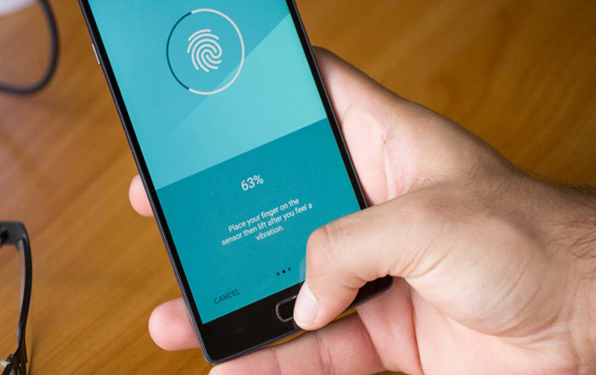 Hacker Developed a New App That Can Scan Fingerprints From Glass To Unlock The Device