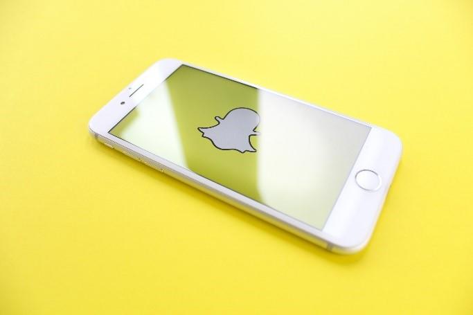 Activate Snapchat Dark Mode iPhone